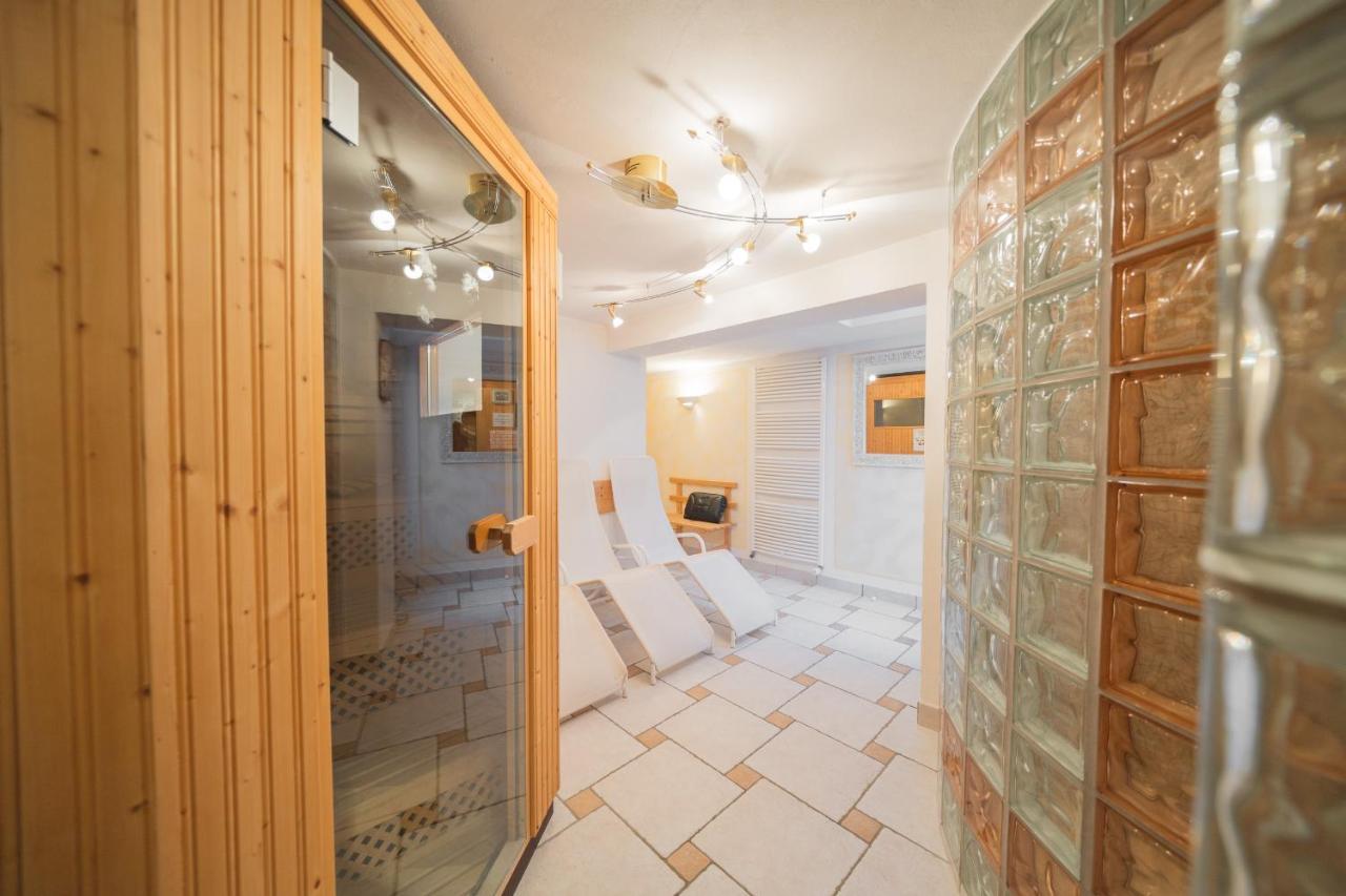 Hotel Das Lisann フェルダーズ エクステリア 写真