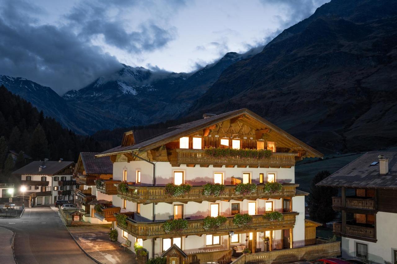 Hotel Das Lisann フェルダーズ エクステリア 写真