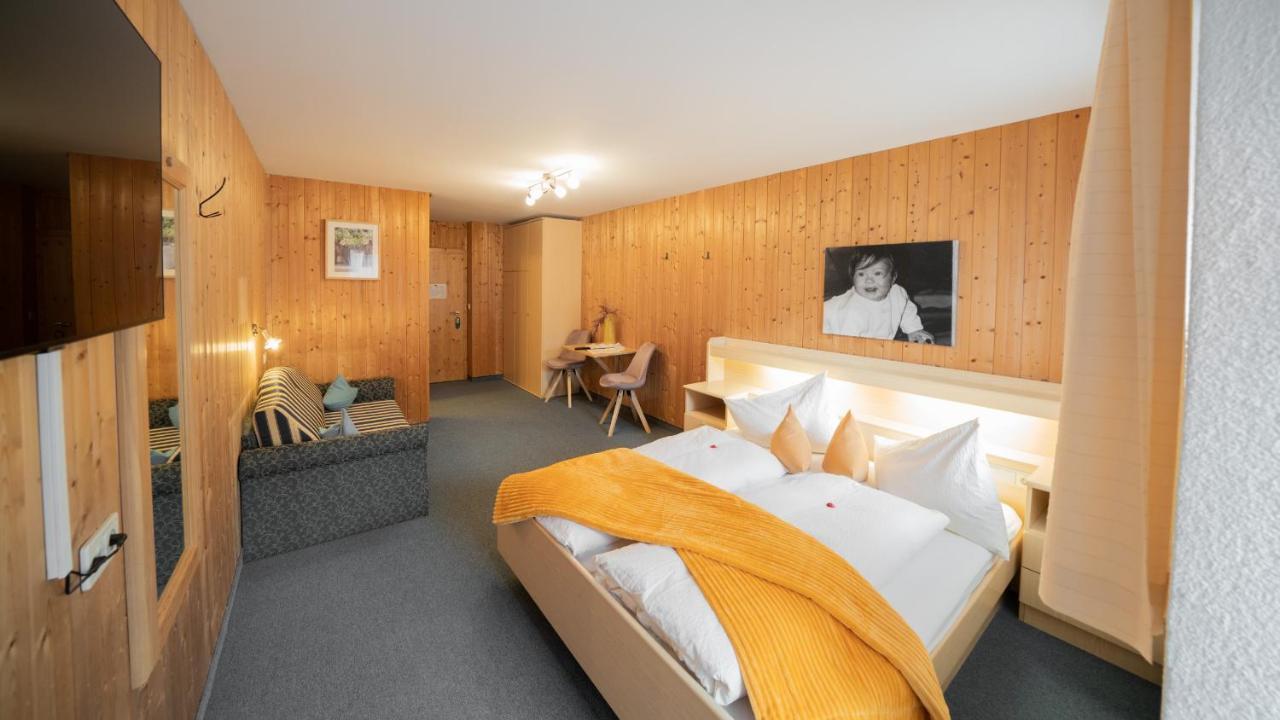 Hotel Das Lisann フェルダーズ エクステリア 写真