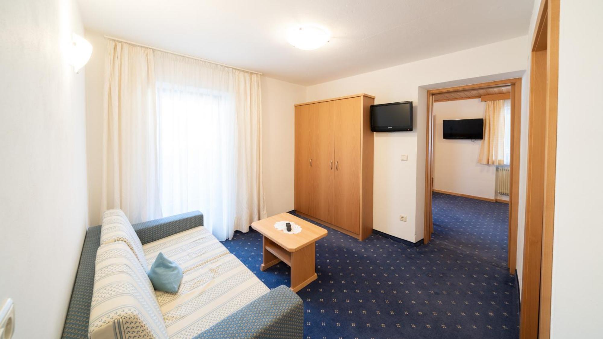 Hotel Das Lisann フェルダーズ エクステリア 写真