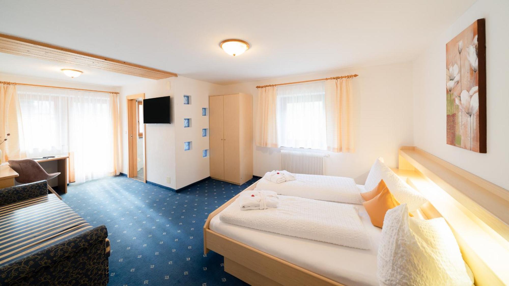 Hotel Das Lisann フェルダーズ エクステリア 写真