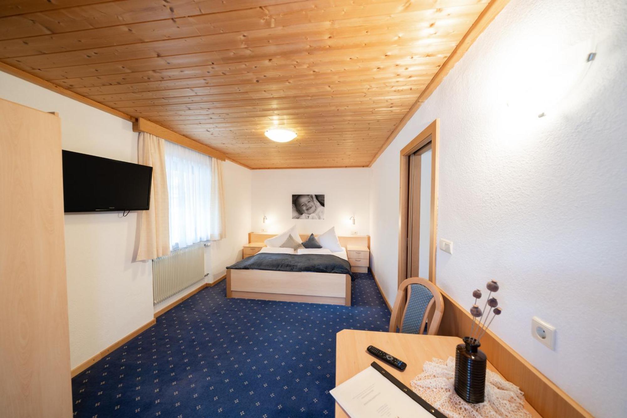 Hotel Das Lisann フェルダーズ エクステリア 写真