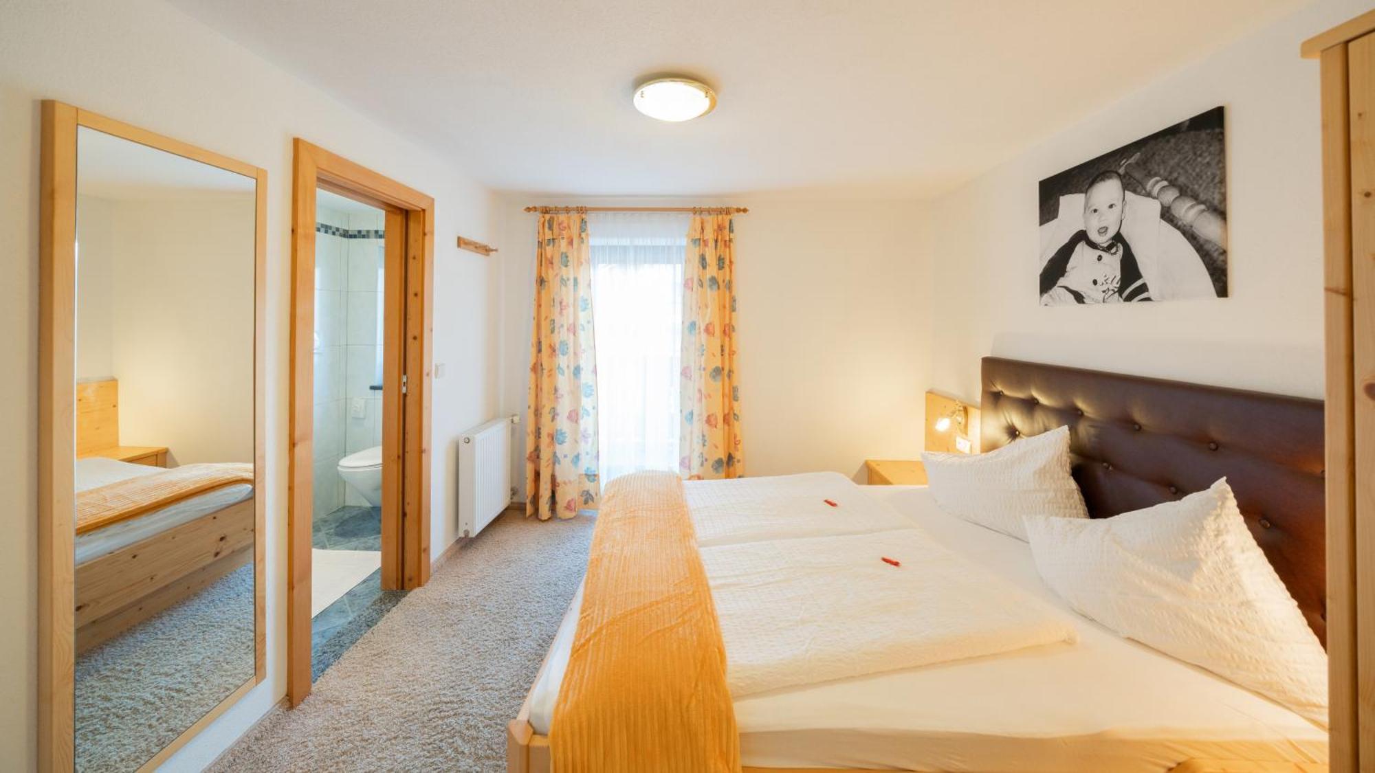 Hotel Das Lisann フェルダーズ エクステリア 写真